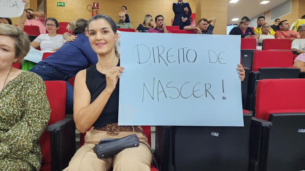 População prestigia votação de projeto contra o teleaborto na Assembleia 