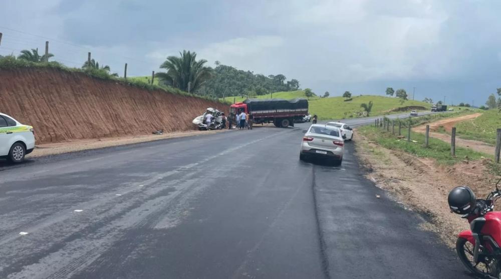 ATUALIZAO: Caminho que colidiu frontalmente com a S10 na RO-460 estava irregular e no poderia circular