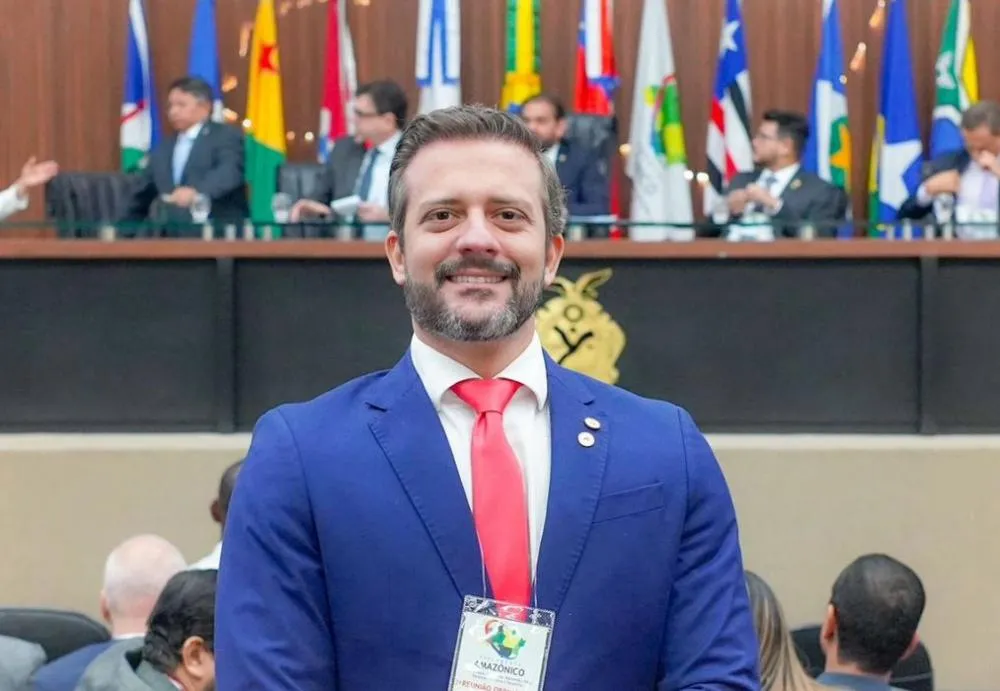 Lucas Torres durante a 2ª reunião ordinária do Parlamento Amazônico | Foto: Reprodução/Redes sociais