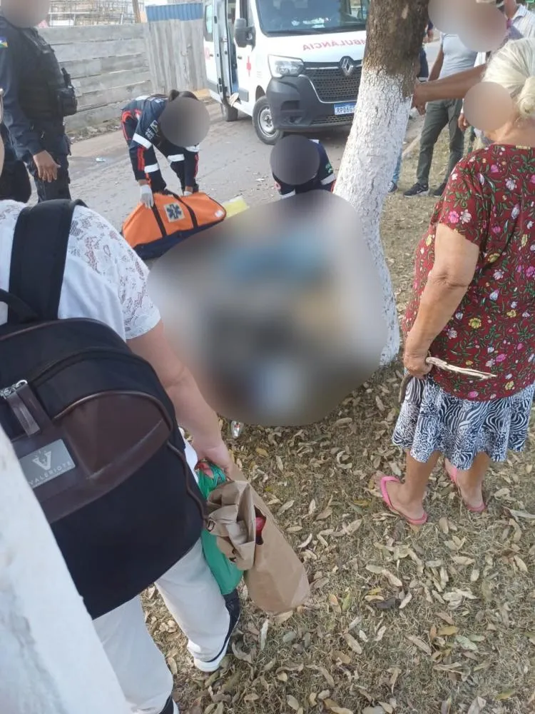 Foto borrada para preservar a imagem do jovem