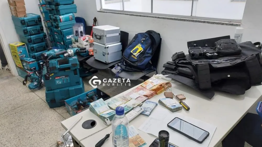 Polícia Militar de Buritis age rápido e recupera grande número de mercadorias furtadas em loja de construções | Foto: Gazeta Buritis