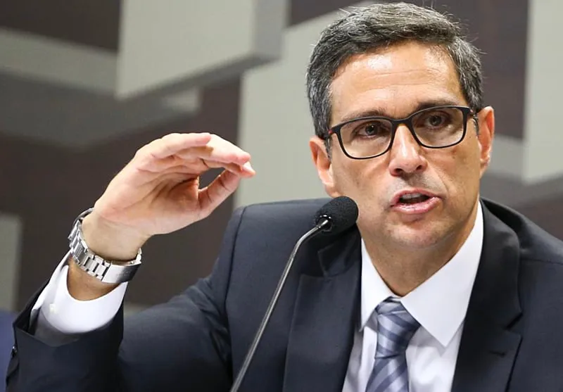 Campos Neto cita diretores indicados por Lula e diz que, se necessário, BC elevará juros para conter inflação