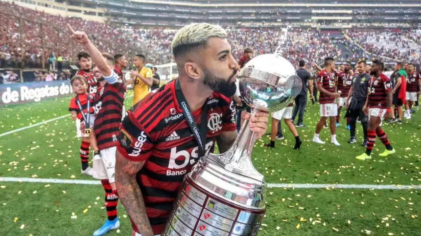 Gabigol com taça libertadores - Foto: Arquivo pessoal