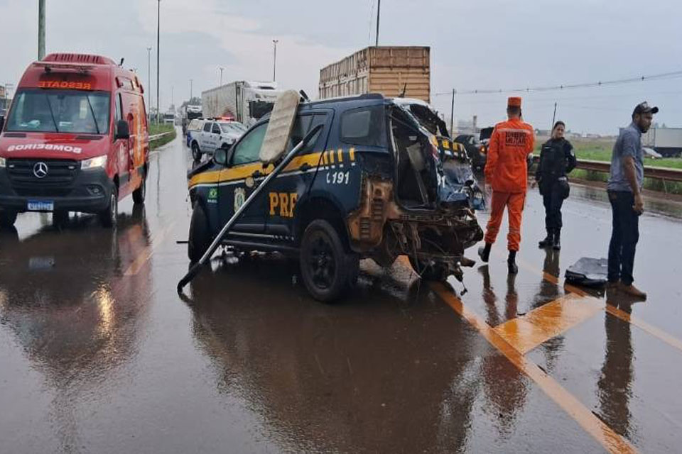 Colisão entre Viatura da PRF e Carreta Boiadeira em Vilhena
