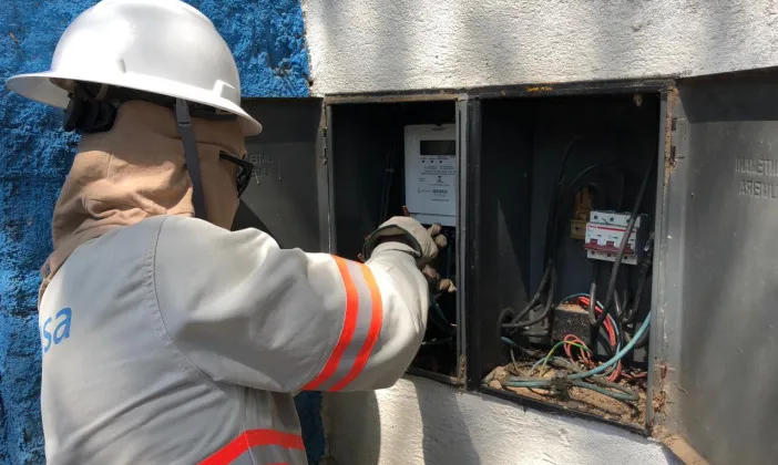 Energisa é alvo de denúncias por descumprimento de leis sobre corte de energia em Buritis (RO)