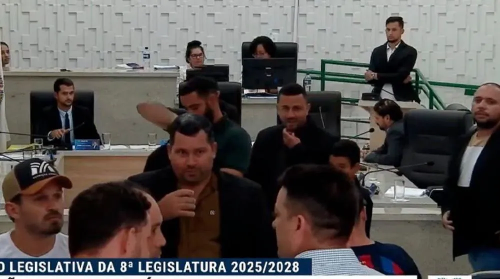 Impasse na Câmara de Buritis: Entenda por que seis vereadores abandonaram o plenário na última sessão extraordinária