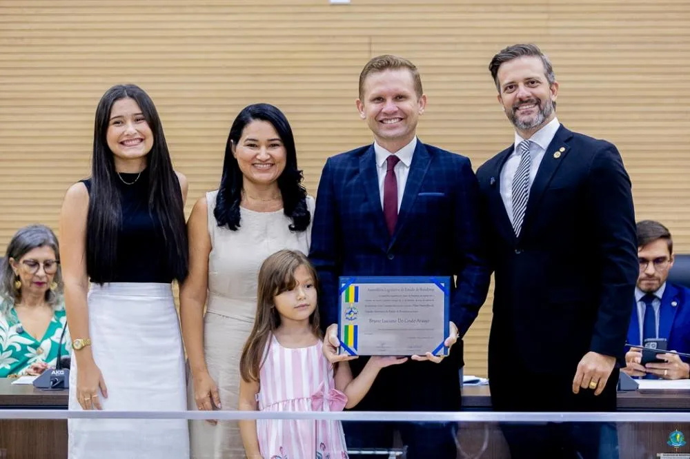 Deputado Delegado Lucas concede título honorífico ao Pastor Bruno Luciano e medalhas de mérito a PMs