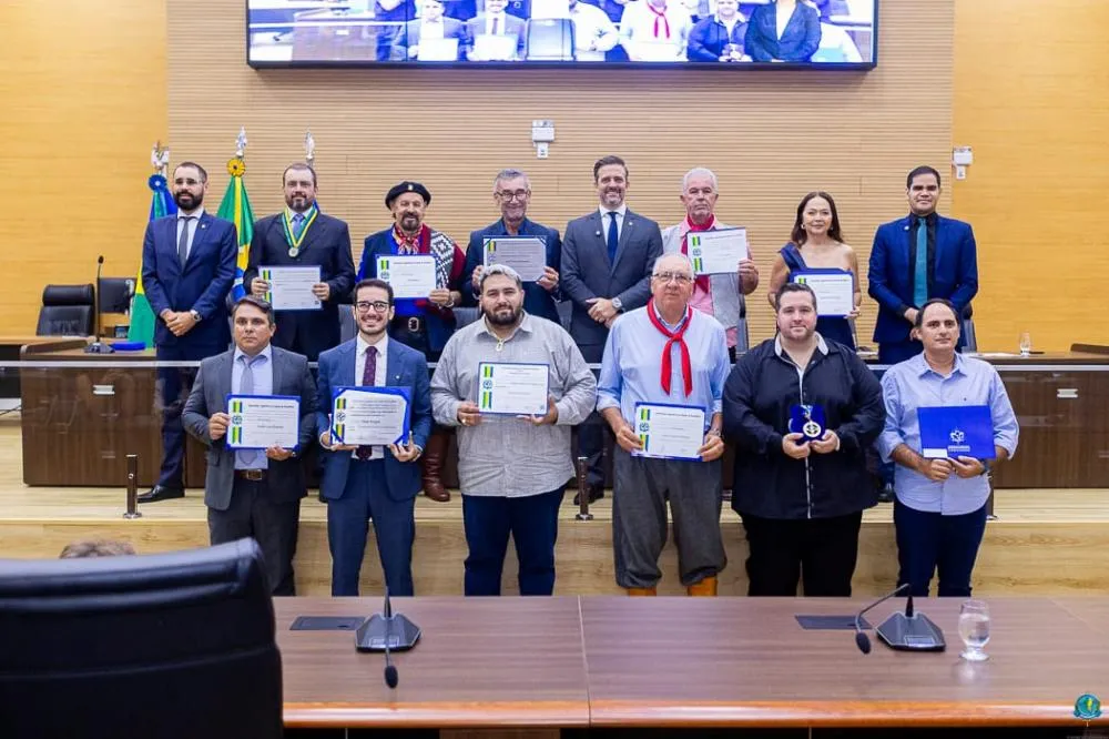 Deputado Delegado Lucas promove sessão solene e entrega honrarias a personalidades de Buritis e Ariquemes