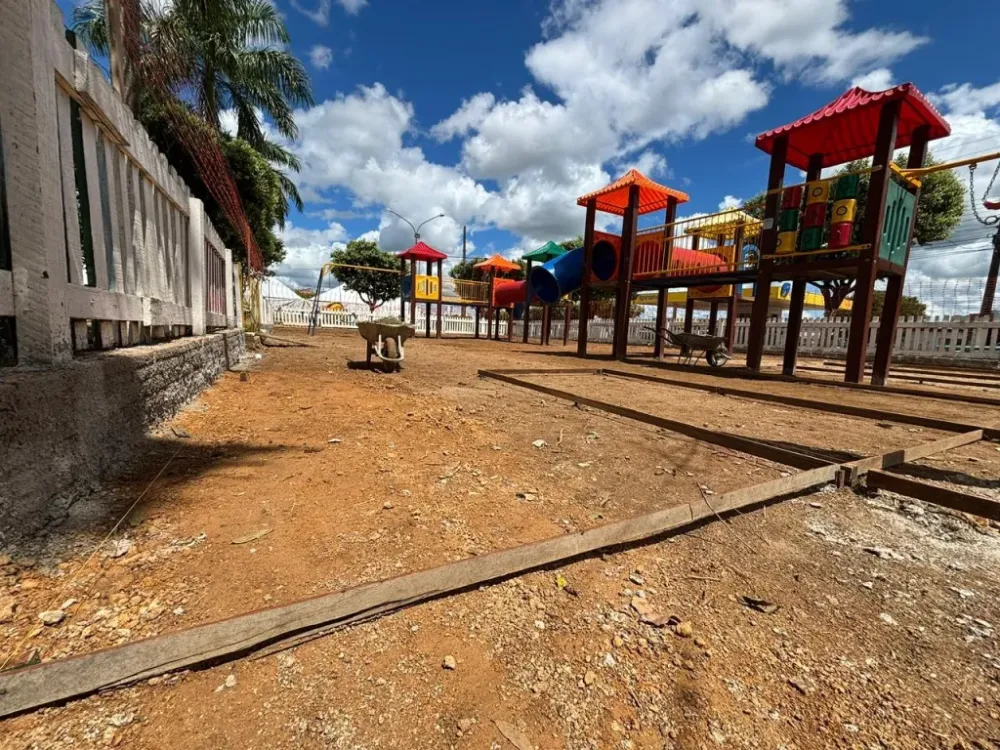 Deputado Alan Queiroz destina R$ 30 mil para piso do espaço infantil da Praça Jonas Ferreti