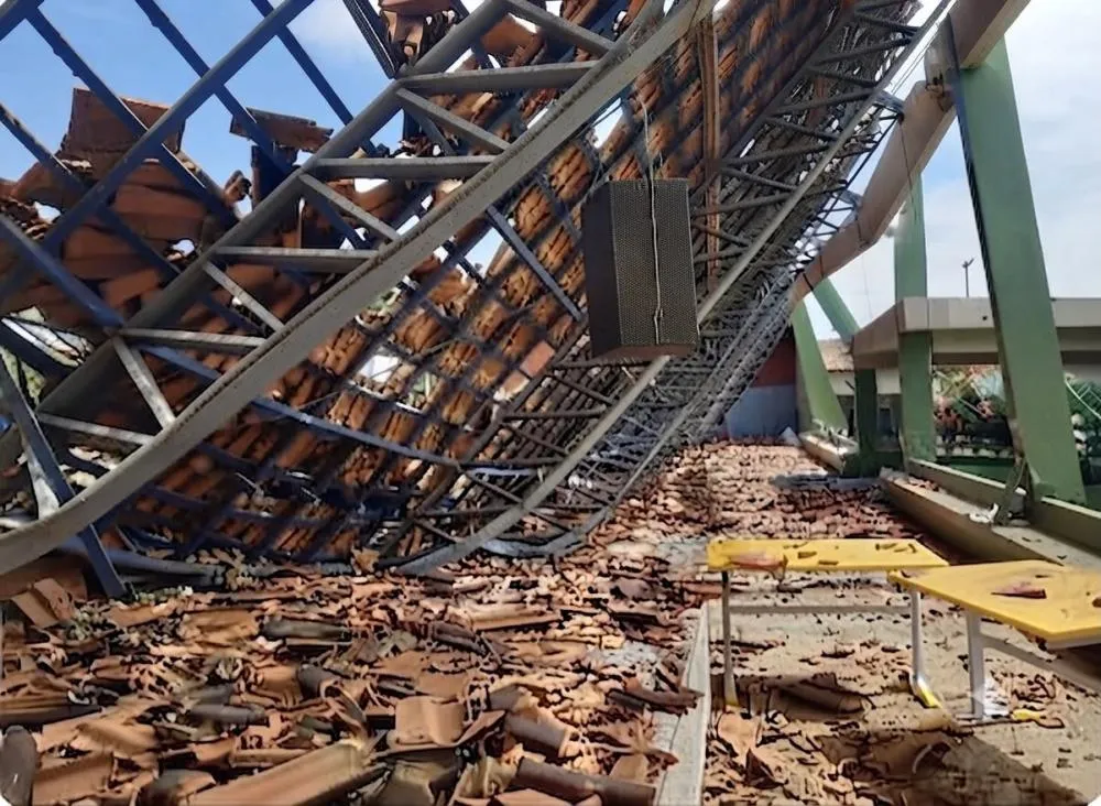 Delegado Lucas anuncia o início da obra do teto do pátio da Escola Buriti