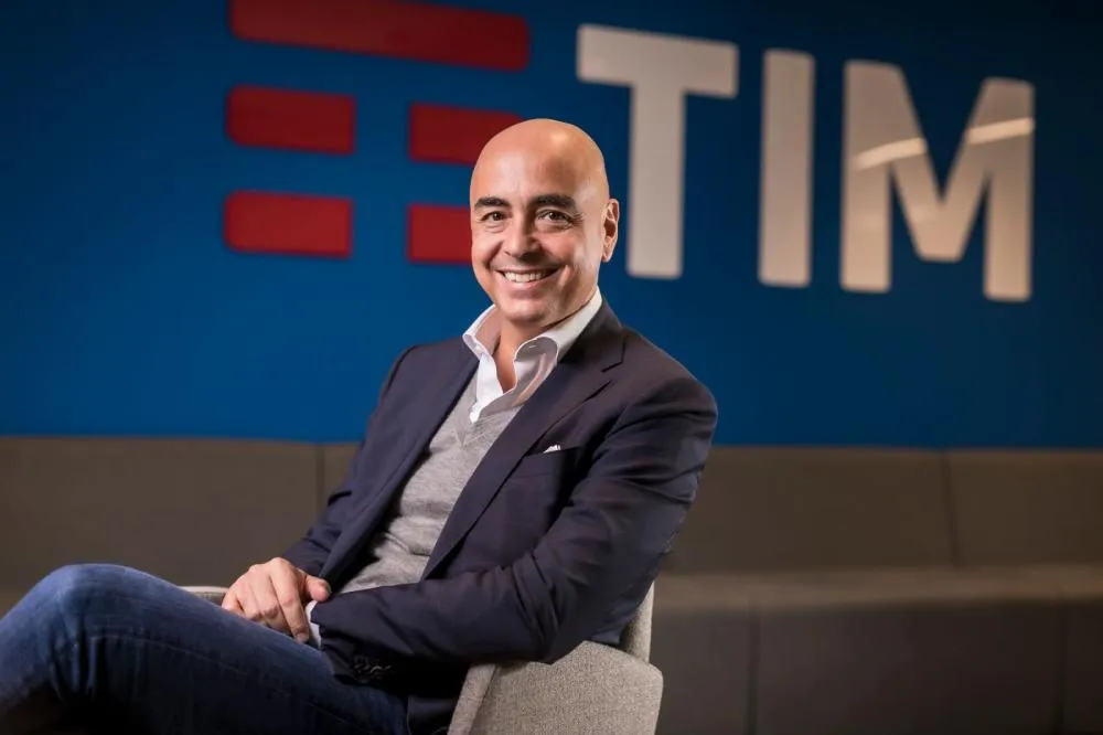 TIM lucra mais de R$ 1 bilhão no 2º trimestre e amplia crescimento com B2B, fibra e inteligência artificial