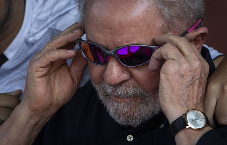 Lula utilizando óculos da Oakley mais conhecido como 